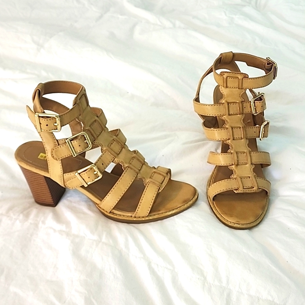 White mountain 9 block gladiator heeled sandle buckle mustard tan cream 3in